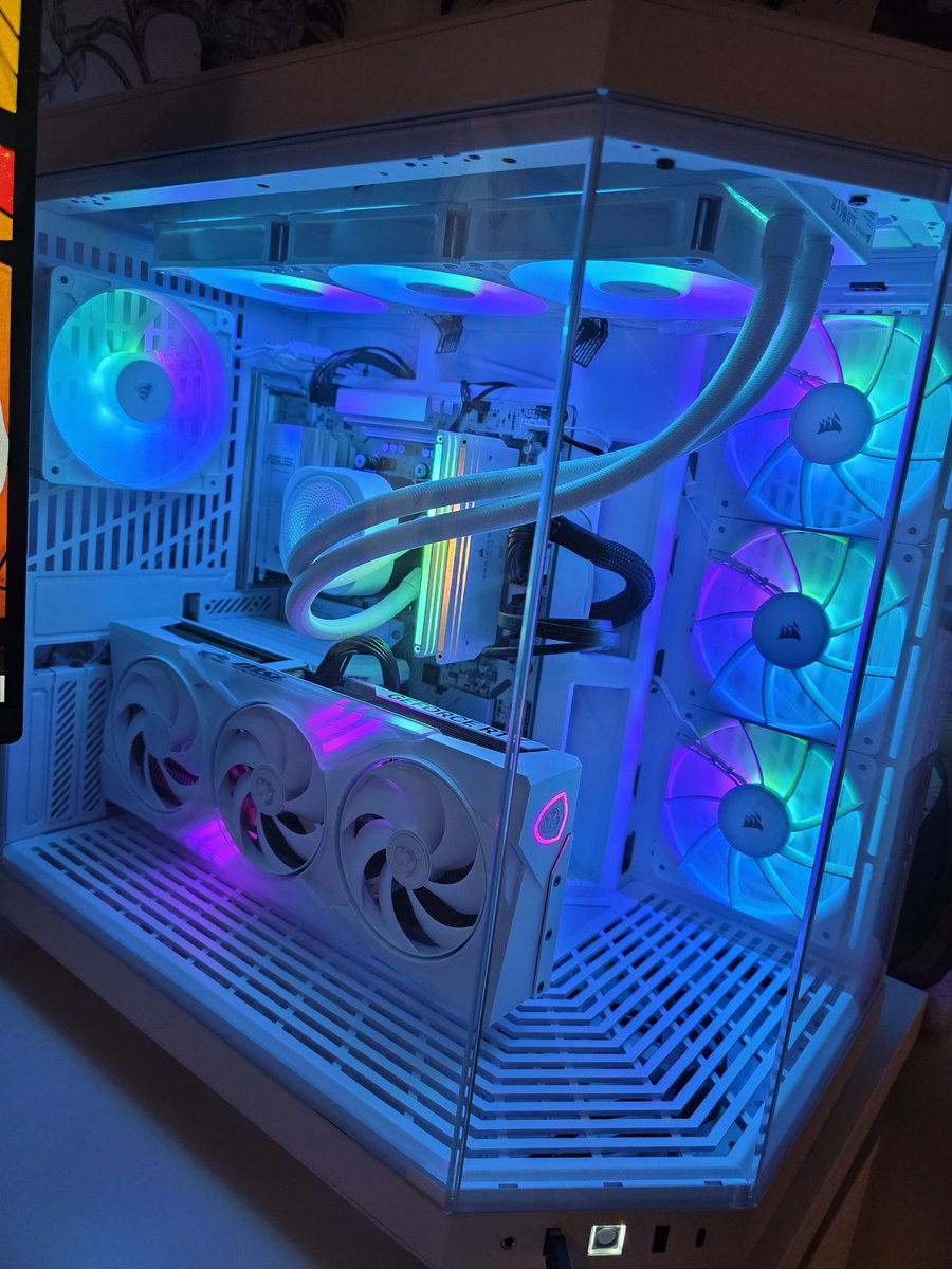 hyerisubinmedia's tweet image. not hyeri/subin related but I upgraded my pc &amp;amp; built it myself for the 1st time 🥹

(pls ignore any bad cable management 👀 &amp;amp; yes i dont have a very colour coordinated set up 😂)