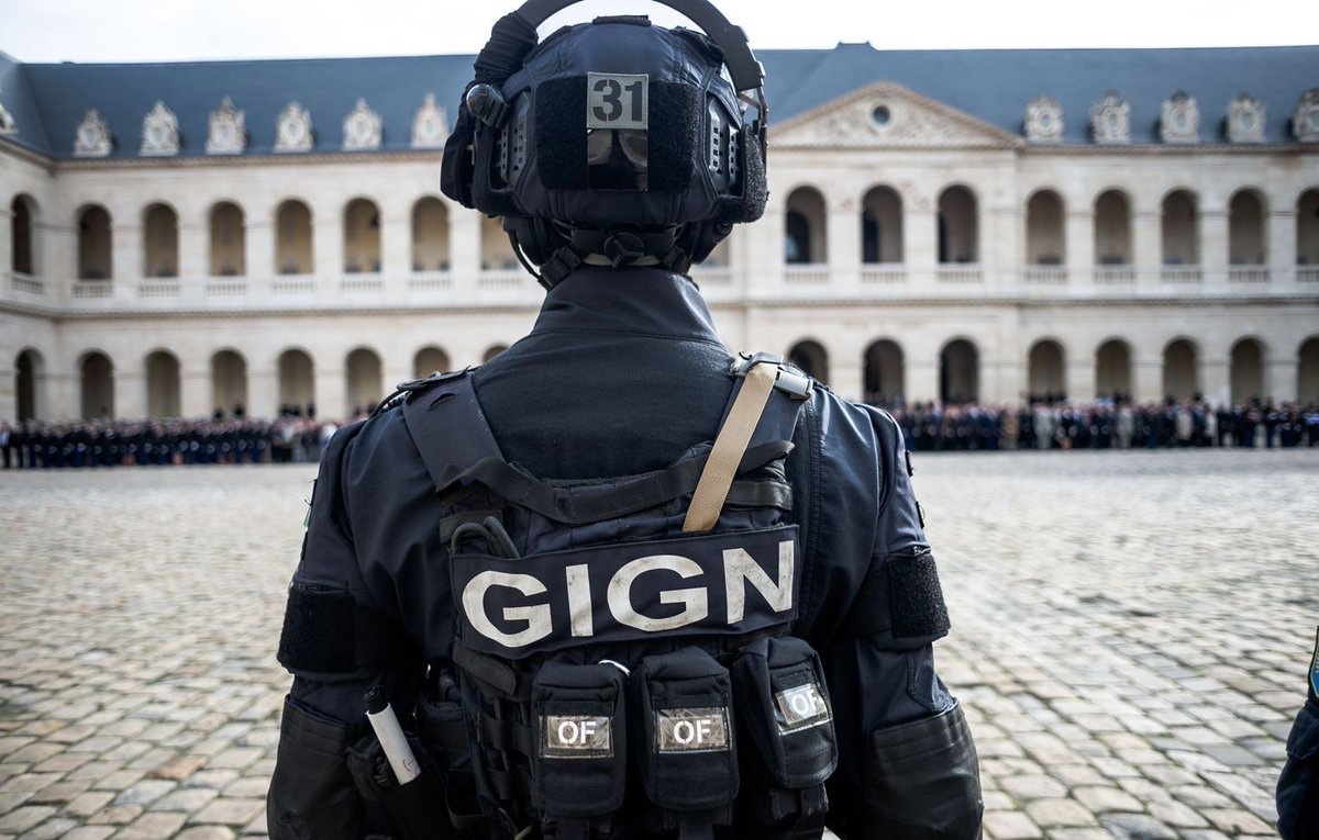 CerfiaFR's tweet image. 🇺🇸🇫🇷 FLASH | La podcasteuse américaine d’extrême droite Candace Owens affirme sans aucune preuve qu&apos;Emmanuel et Brigitte Macron voudraient la faire ASSASSINER par le GIGN en raison de ses &quot;révélations&quot; sur le genre de Brigitte Macron. Elle affirme également que la Légion…