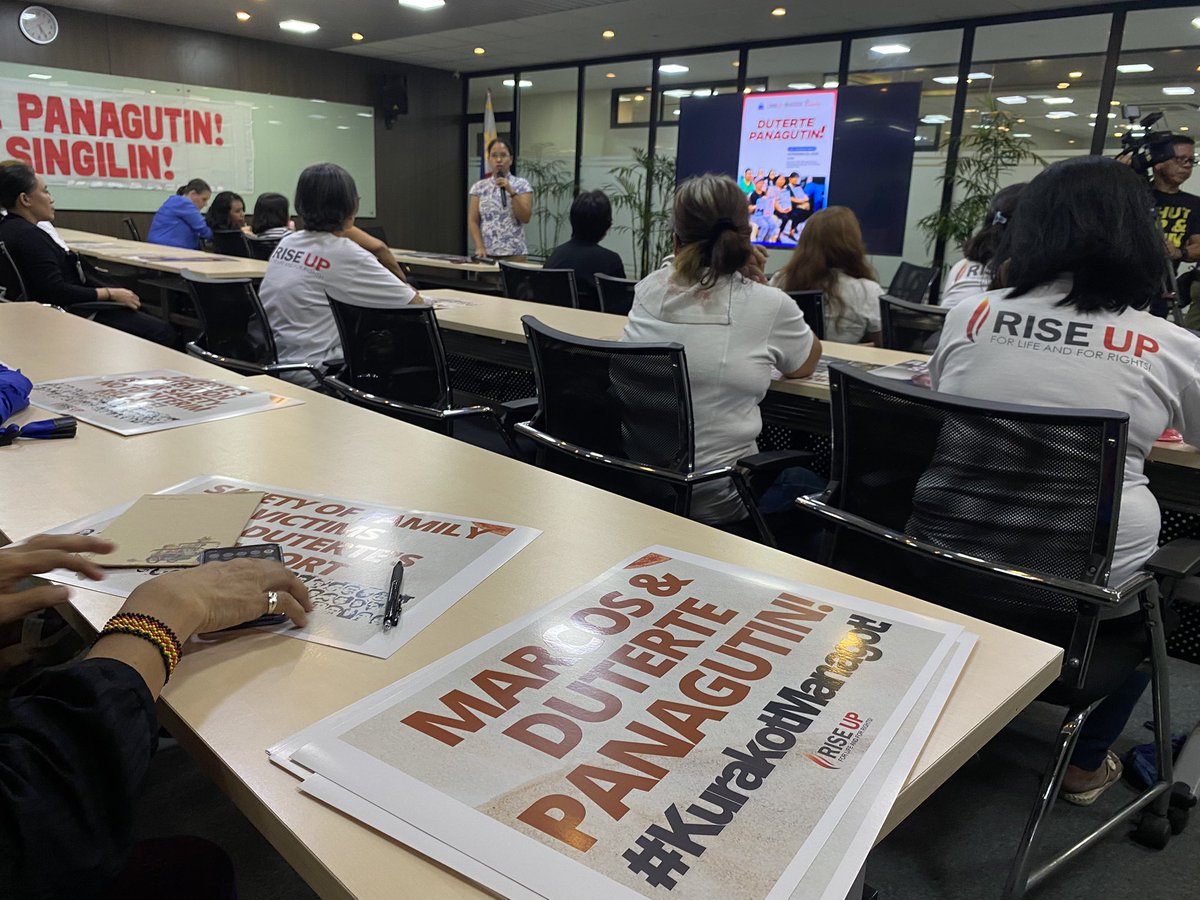bulatlat's tweet photo. DUTERTE PANAGUTIN: Families of drug war victims gather here at UP Diliman College of Law to watch the judgement of the Appeals Chamber on Rodrigo Duterte’s appeal for interim release. (via Dominic Gutoman/Bulatlat) https://t.co/ZpvTBQjRMW