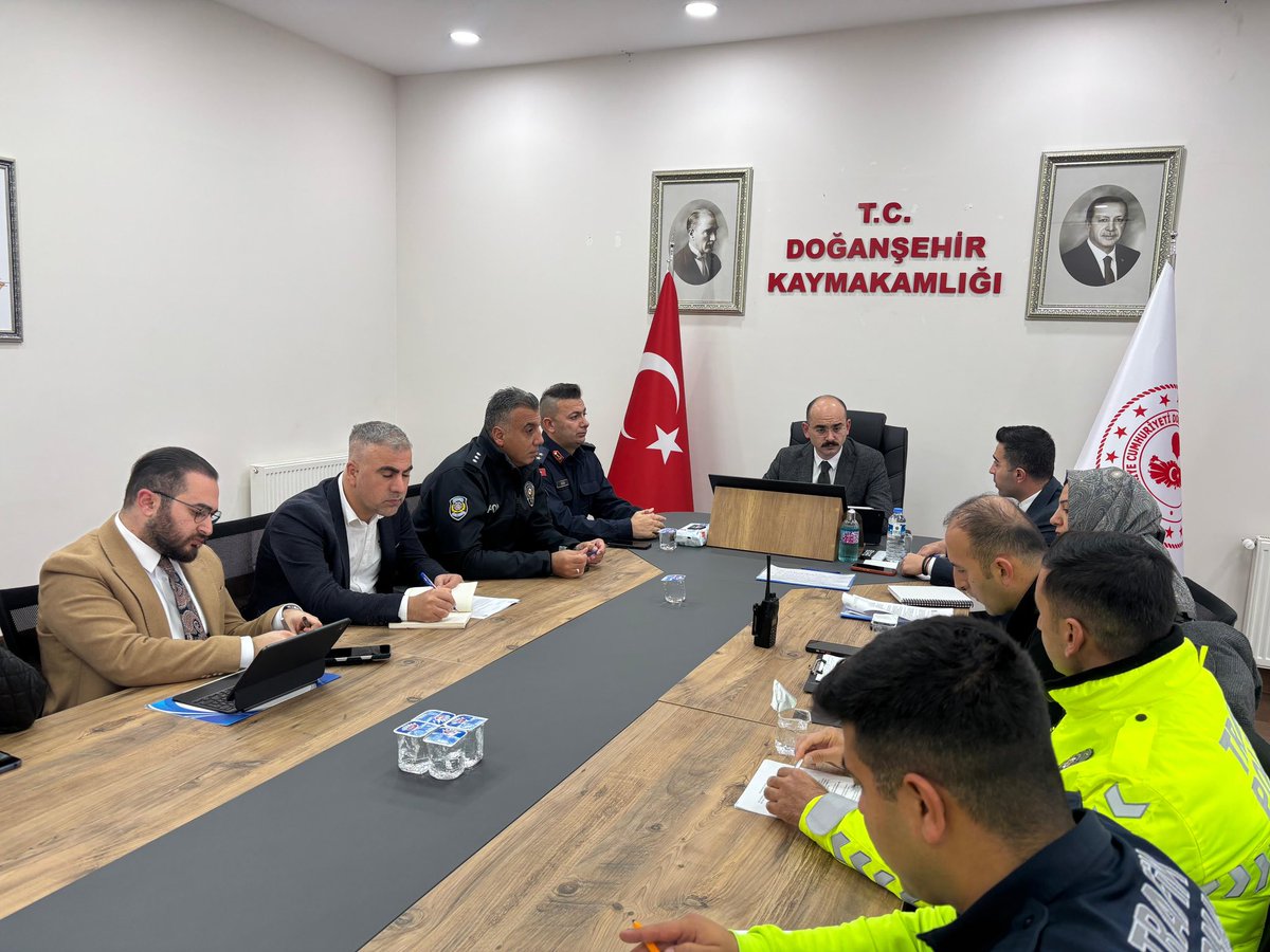 Kaymakamımız başkanlığında ❄️ 2025–2026 kış mevsimi öncesi alınacak tedbirlerin değerlendirildiği toplantı gerçekleştirildi.
<a href="/TCMalatyaV/">TC Malatya Valiliği</a> <a href="/SeddarYavuz/">Seddar Yavuz</a>