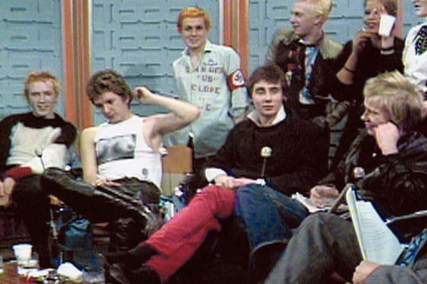 GeorgiosMasman2's tweet image. #OnThisDay November 28, 1️⃣9️⃣7️⃣6️⃣ the @sexpistols brought the punk to the masses when they appeared on British TV twice on the same day (on BBC TV&apos;s &apos;Nationwide&apos; and ITV&apos;s &apos;London Weekend Show&apos; in the UK).

#punkrock #punks #70s #sexpistols #punk #otd