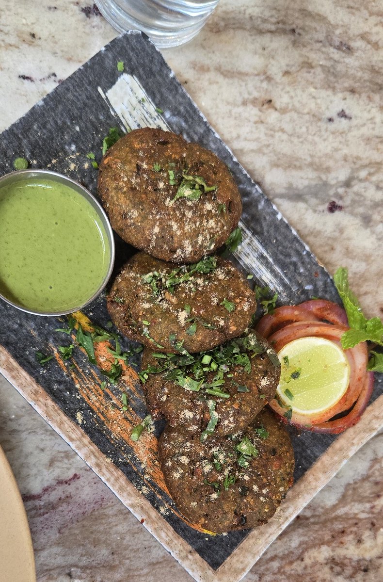 sathiya0908's tweet image. Paneer Pineapple Tikka and Hara Bara kebab made my day today! 🤩 Such a good and delicious lunch on Friday, already bringing in weekend vibes. 😋 What's your lunch, folks? 🍽️ #Paneer #Pineapple #Tikka #Kebab #Lunch #Friday #Weekend #Foodie