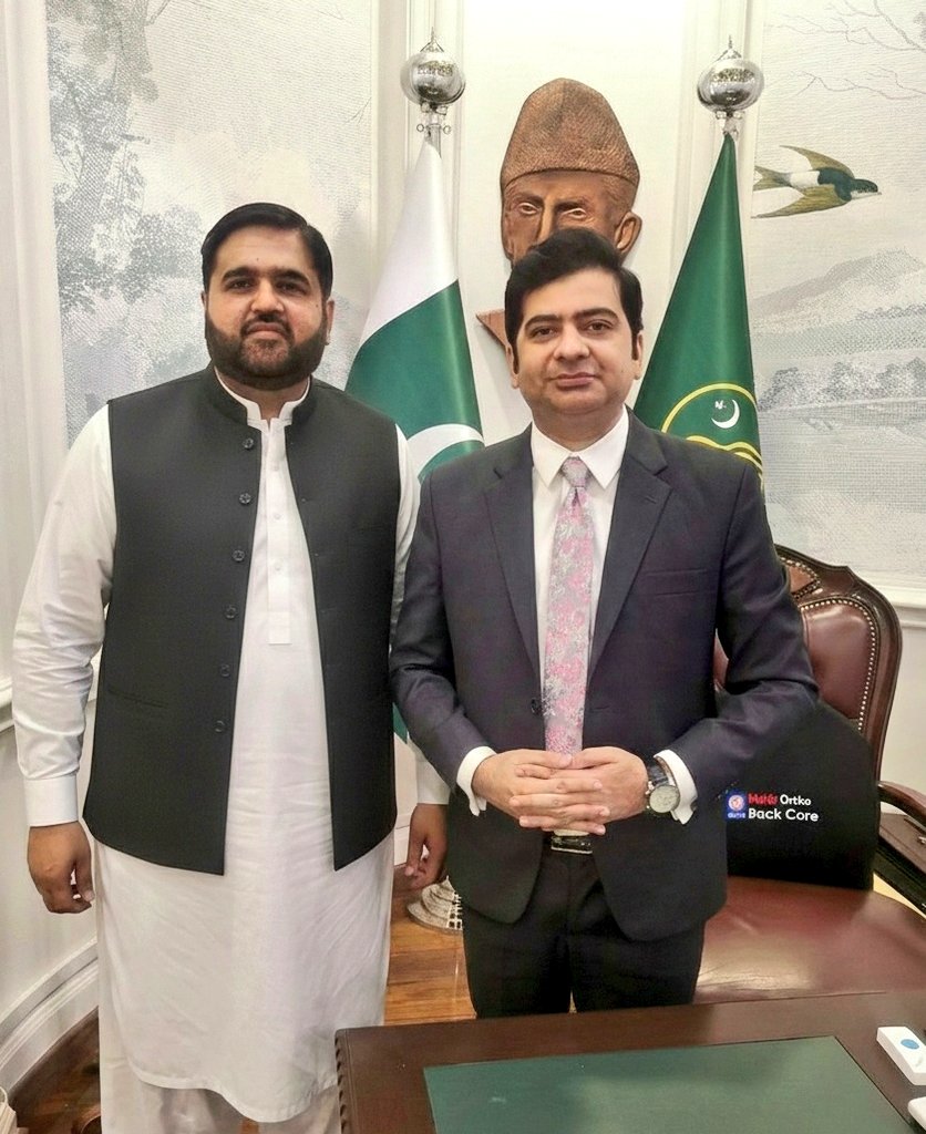 بھائی <a href="/ZeshanMalick/">Zeeshan Malik</a> میں نے جس دن والد صاحب کوPIC لاہور داخل کروایا اس دن سے ڈسچارج تک جس محبت، خلوص کے ساتھ آپ نے میری بھرپور سپورٹ کی،ہر پل میرے ساتھ کھڑے رہے وہ میری زندگی کی کتاب کا سنہرا باب ہے
آپ کی مخلصانہ محبت کا ہمیشہ مقروض رہوں گا اللہ پاک آپ کو مزید عزتوں سے نوازے آمین