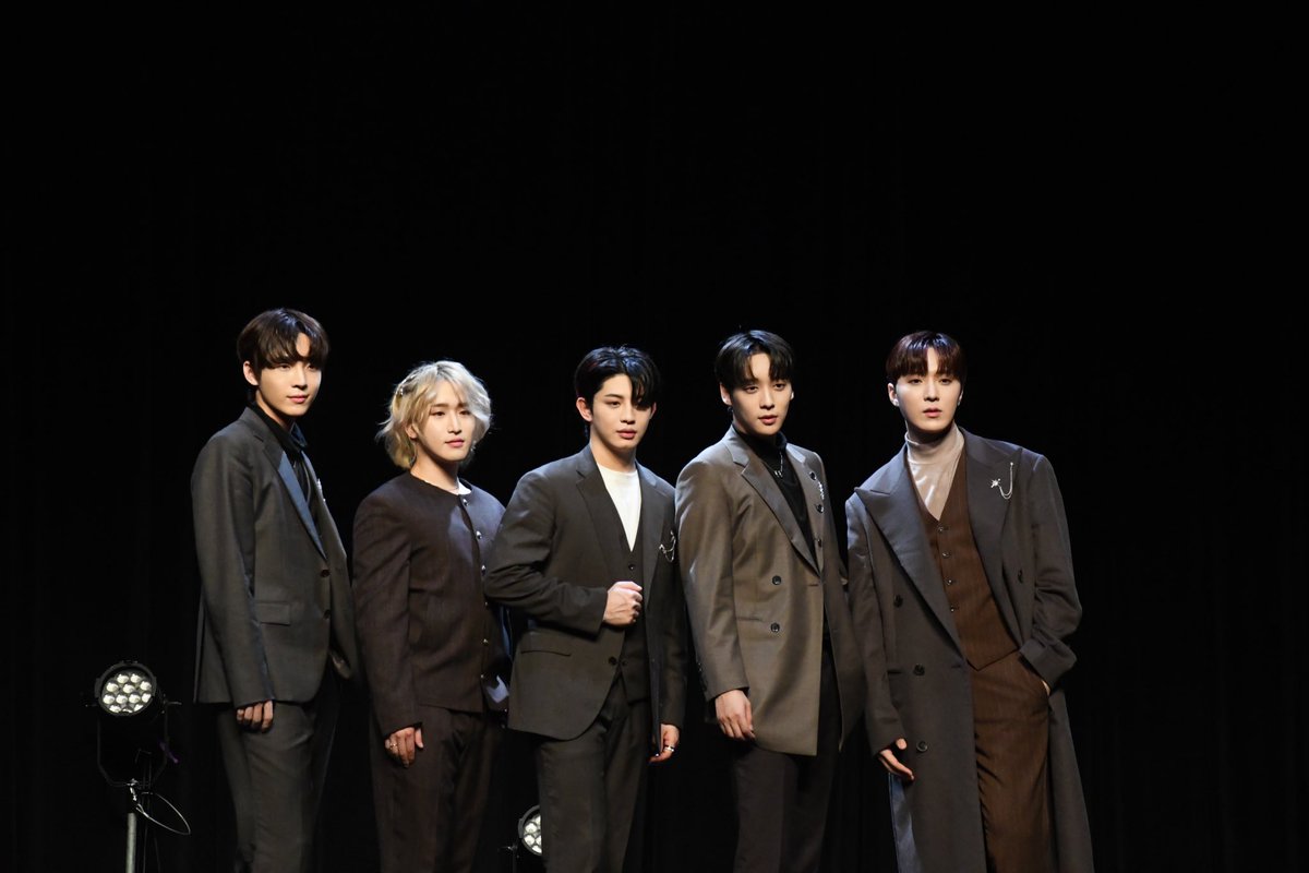 EPTS_official's tweet photo. [EPTS Harmony Tokyo Showcase🎉]

와주신 기자분들과 EVERS🩵
너무 감사합니다🥰

#EPTS #EPICTRAVELS #에픽트레버스 https://t.co/Z3tbA7SZzM