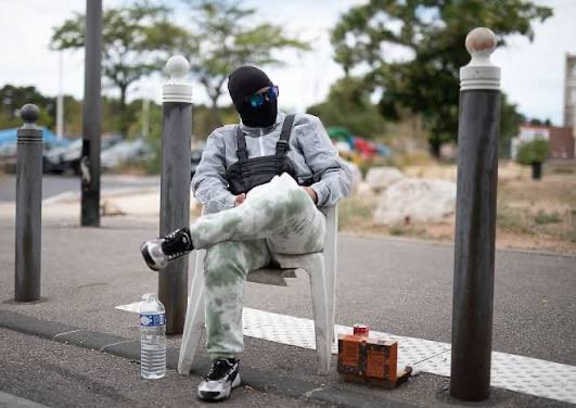 PoliceSCSI's tweet image. Quand des entreprises comme #BNP, Leroy Merlin ou #Orange fuient des quartiers gangrenés par le trafic de drogues, c’est tout le tissu économique et social qui s’effondre.
Qu’attend-on pour agir ? L’urgence est là, pour les habitants comme pour les salariés.
#SoutienFDO
#justice…