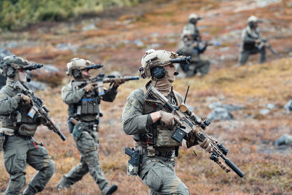 NATO_SOF's tweet photo. โจ Precision, discipline, readiness.
The ๐ฉ๐ฐ Danish Naval Special Warfare Group (Frogman Corps) stands prepared to deploy for any mission. ๐ฏ
๐ธ by Frรธmandskorpset
@DK_NATO @forsvaretdk