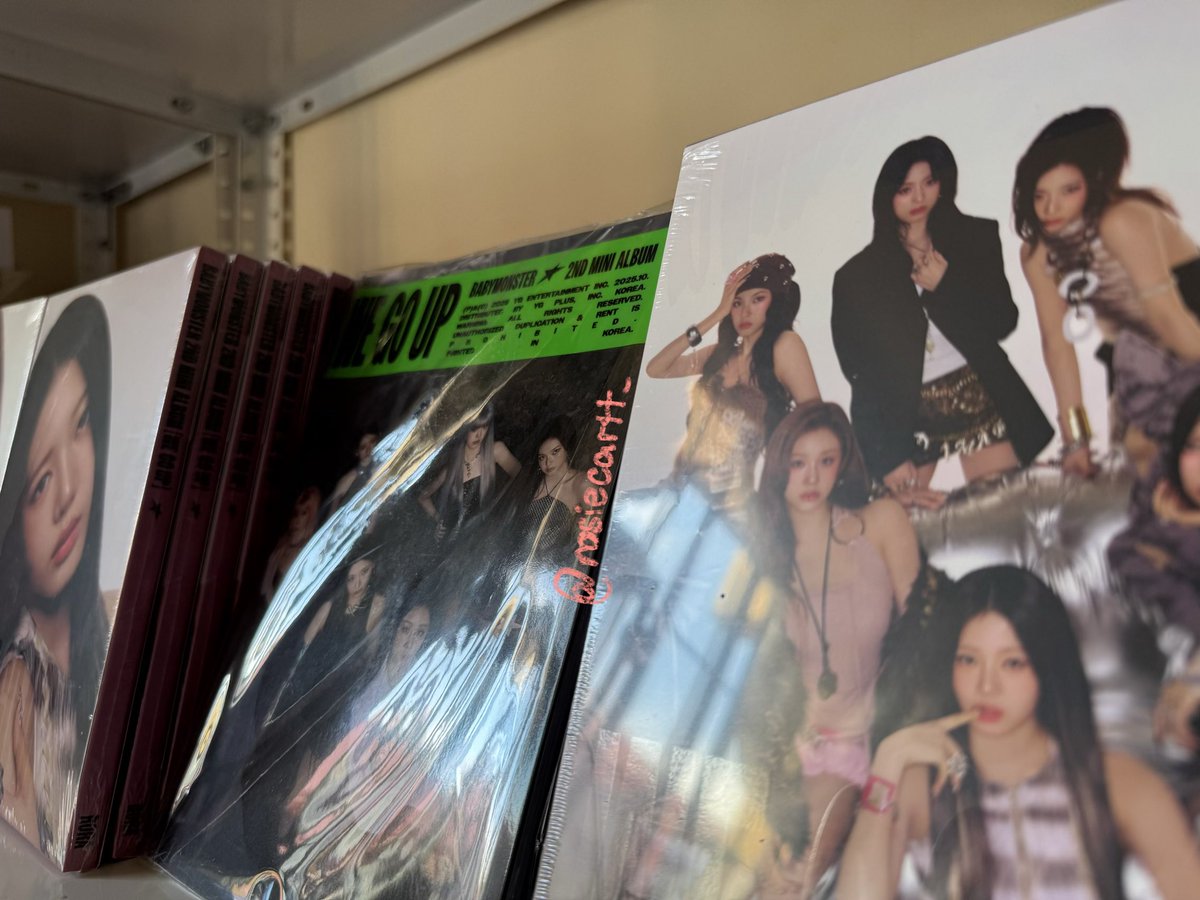 rosieupdates_'s tweet photo. [ #rosie_updates ]                  

• PH ADDRESS ARRIVALS • 112825 —

- JENNIE x STANLEY
- BABYMONSTER WE GO UP ALBUMS https://t.co/GV2bxDGA4i