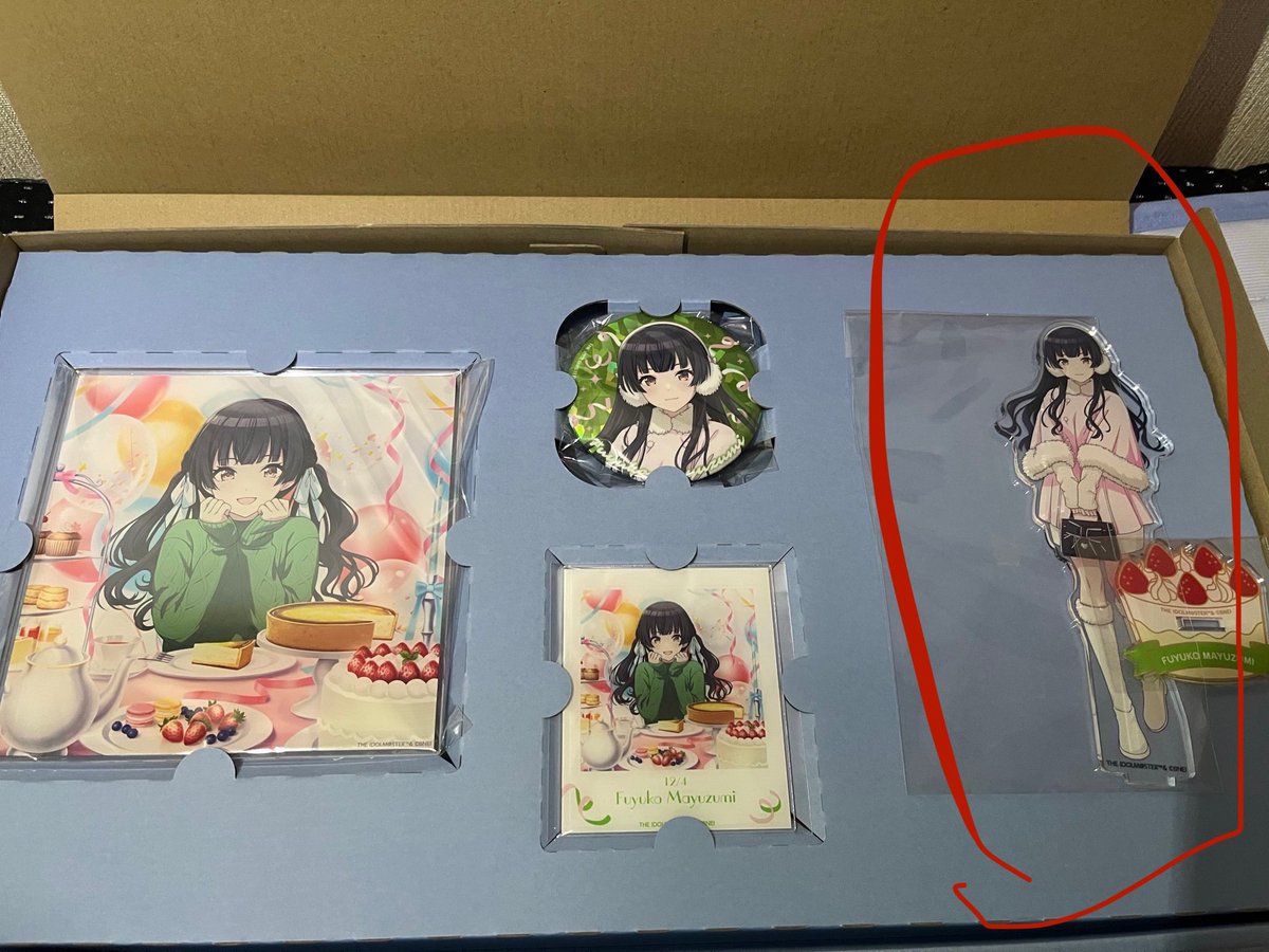 178pro's tweet image. このアクスタとケーキの部分
固定がだいぶガバガバっぽいから届いた子の個体ガチャできるな！

俺の冬優子はケーキ持って脱獄しようとしてる卑しい個体でチョウデンさんの三峰はケーキ蹴り飛ばしてるからやんちゃな個体です（怒られんぞ