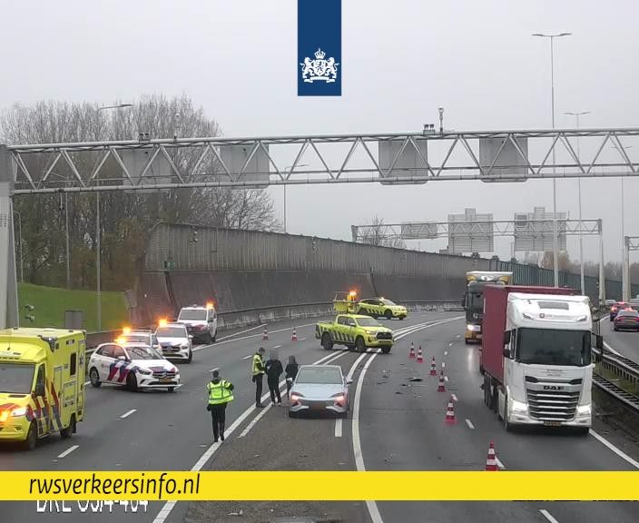 Ongeval met meerdere voertuigen in de Drechttunnel richting Rotterdam