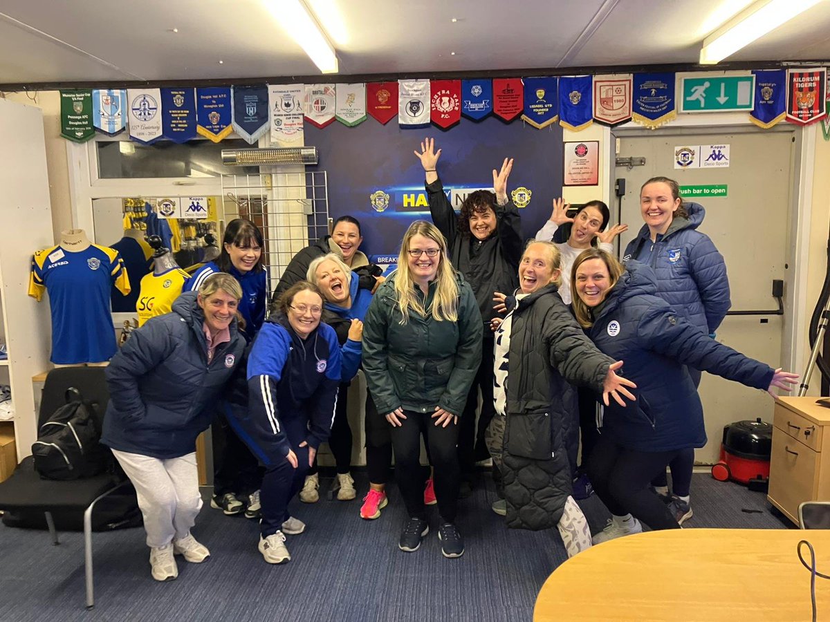Well done everyone!
'Me &amp; My Ball' Introductory Coaching course for female coaches <a href="/DouglasHallAFC/">Douglas Hall AFC/LFC</a>  delivered by Cork Women &amp; Girls Football lead officer Conor McKahey 😀⚽️📚