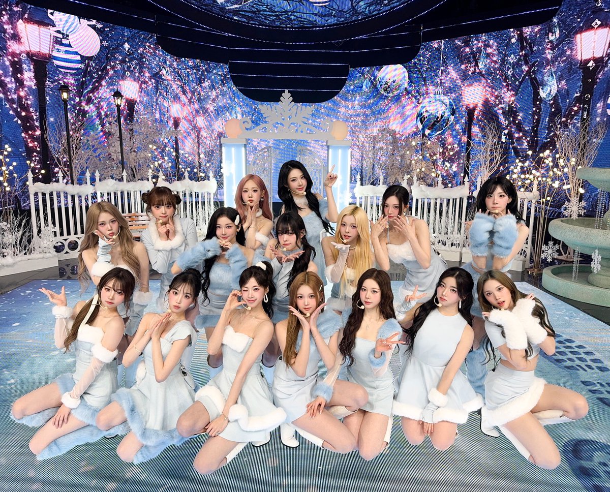 triplescosmos's tweet image. 속보❗️#뮤직뱅크 에 미소녀 산타 출현❕🎄
포근한 설렘을 가득 담은 무대로
WAV에게 선물 같은 하루가 되길 바라요🎁🤍

#tripleS #트리플에스 #トリプルS 
#トリプルエス #トエス
#tripleS_msnz #Beyond_Beauty