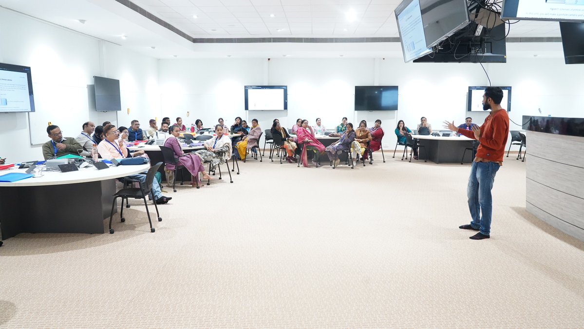 iiserbhopal's tweet image. 𝐕𝐢𝐠𝐲𝐚𝐧 𝐏𝐫𝐚𝐭𝐢𝐛𝐡𝐚 𝐓𝐞𝐚𝐜𝐡𝐞𝐫𝐬 𝐖𝐨𝐫𝐤𝐬𝐡𝐨𝐩 2025 𝐚𝐭 𝐈𝐈𝐒𝐄𝐑 𝐁𝐡𝐨𝐩𝐚𝐥

We were delighted to host 50 enthusiastic teachers from JNV, KV, and AECS schools across Madhya Pradesh and Rajasthan at IISER Bhopal for the second spell of the Vigyan Pratibha…