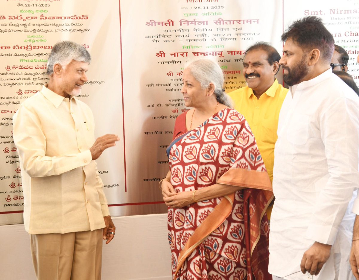 ఆర్థిక కేంద్రంగా అమరావతి

- రాష్ట్ర పునర్నిర్మాణానికి కేంద్రం అందిస్తోన్న సాయం ఎనలేనిది
- బ్యాంకులు, ప్రభుత్వరంగ సంస్థల కార్యకలాపాలతో ఆర్థిక వృద్ధి
- ప్రజా సంక్షేమంతోపాటు అభివృద్ధికి పెద్ద పీట  
- అమరావతిలో 15 బ్యాంకులు, బీమా సంస్థల ప్రధాన కార్యాలయాల నిర్మాణ శంకుస్థాపన