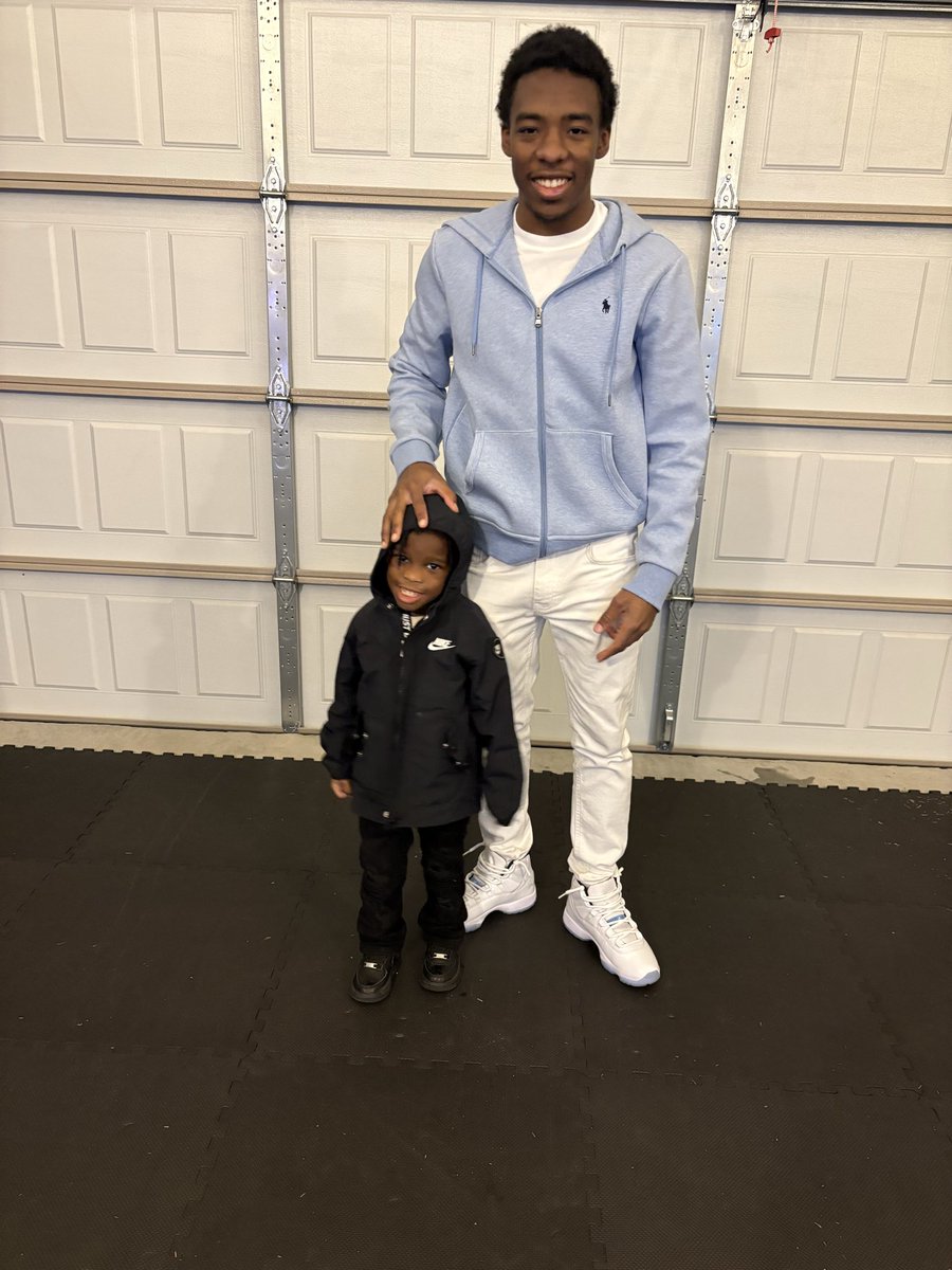 Moneyy_Mitchy's tweet image. happy turkey day 🦃
#4myboys🌎 #babyboy2 #loading