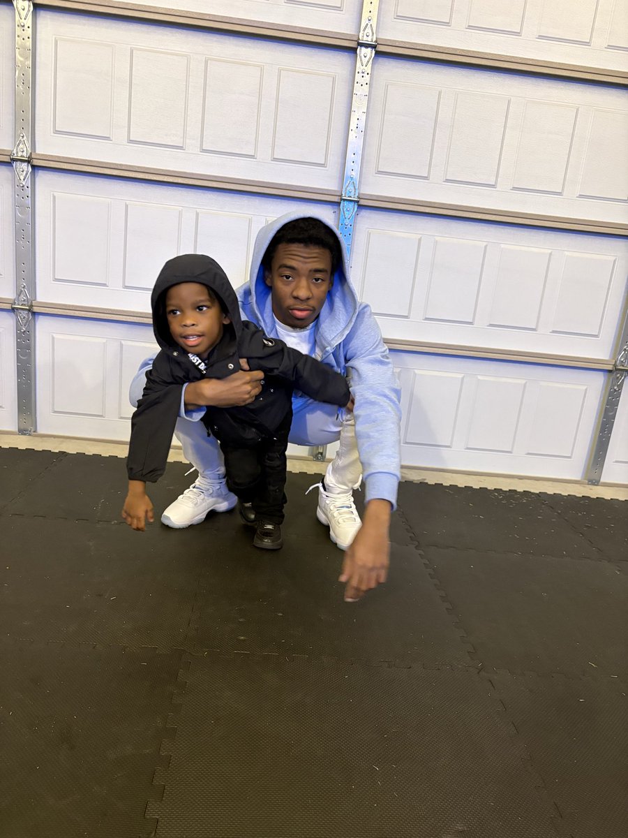 Moneyy_Mitchy's tweet image. happy turkey day 🦃
#4myboys🌎 #babyboy2 #loading