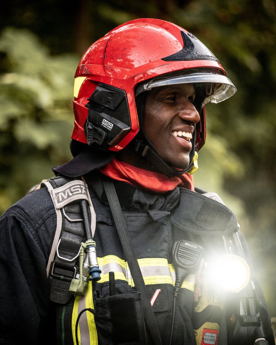 Saluant Limage De La Bonne Journée Des Anciens Combattants Courageux à  Titre Dillustration PNG , Amérique, Salutation, Héros Image PNG pour le  téléchargement libre, image size:960x1200