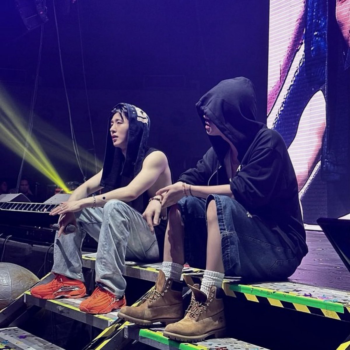 A cup of ramen in hand, waiting backstage thinking. Semoga aku bisa kayak Indomie. Alias, selalu menjadi seleramu.