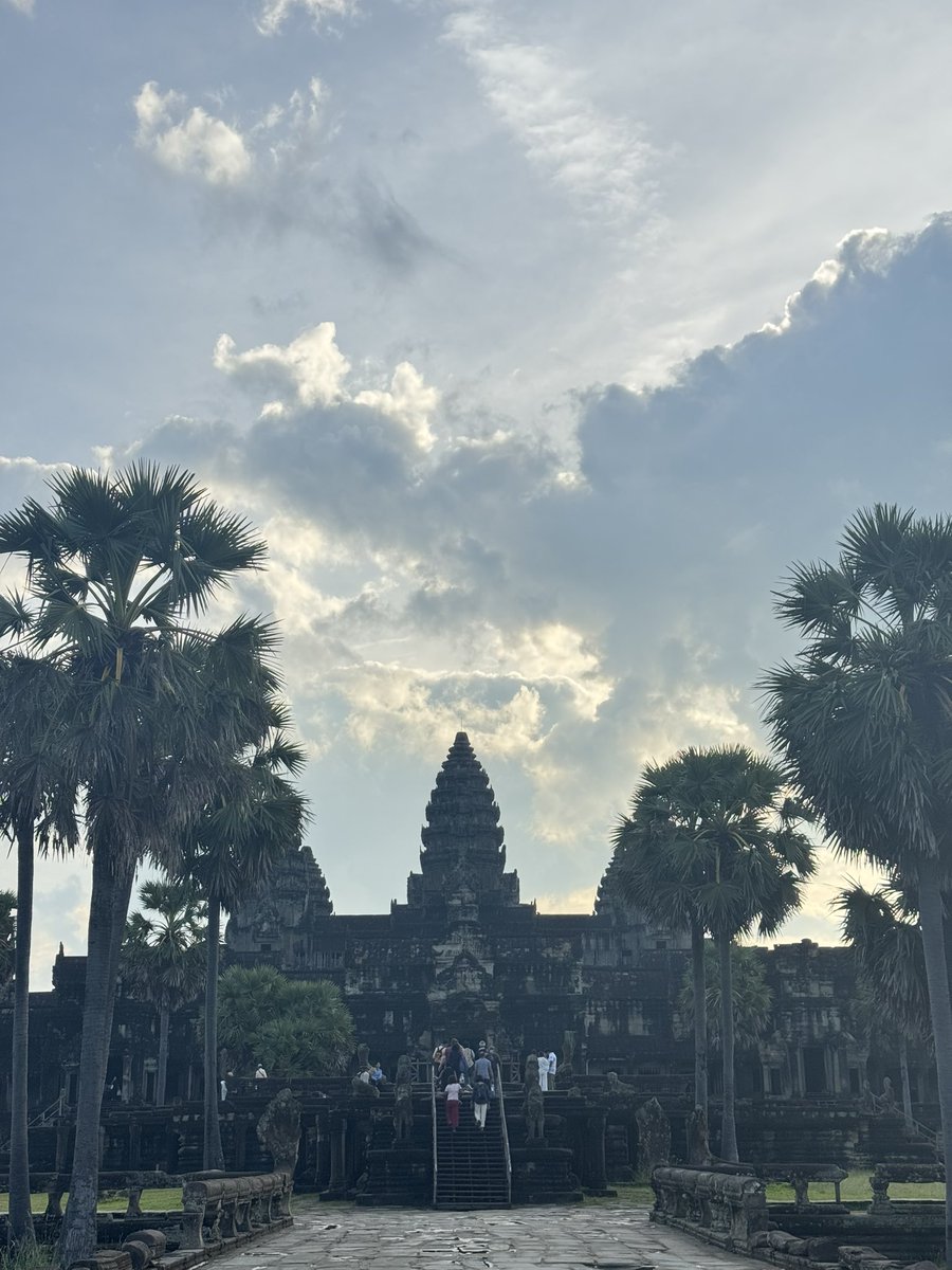 hy1625_'s tweet photo. 4日前に急遽決めて行ってきたカンボジア🇰🇭
アンコールワットみてきたᐡ⸝⸝ʚ̴̶̷ ‧̫ ʚ̴̶̷̥̀⸝⸝ᐡ https://t.co/ZwbOMO48zg