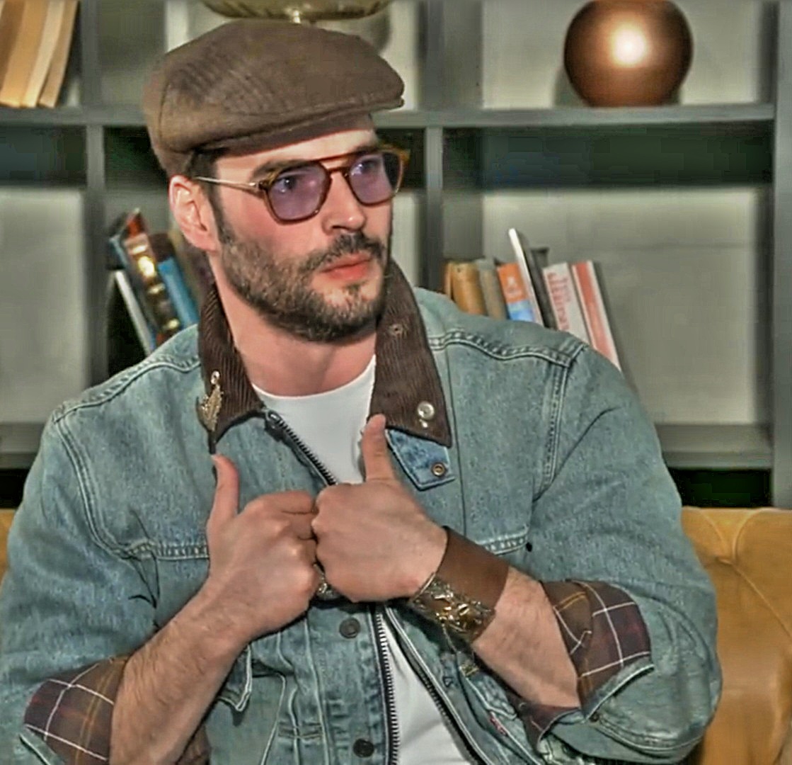 umrenist's tweet image. Aura.