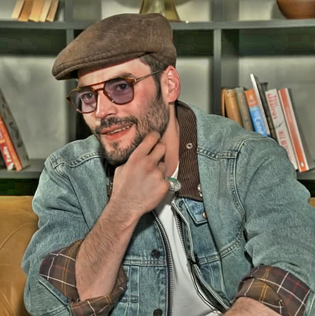 umrenist's tweet image. Aura.