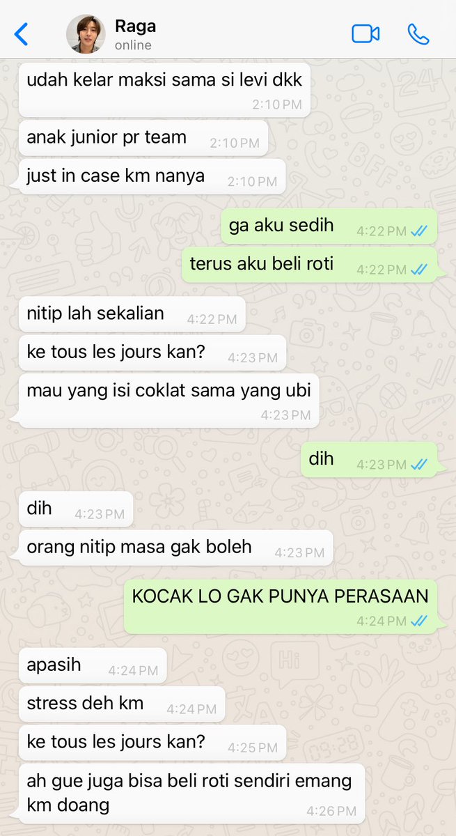 aeri_aaa's tweet photo. aku tadi sedih jadi aku beli roti : pejantan version https://t.co/nr1F2jHRaB