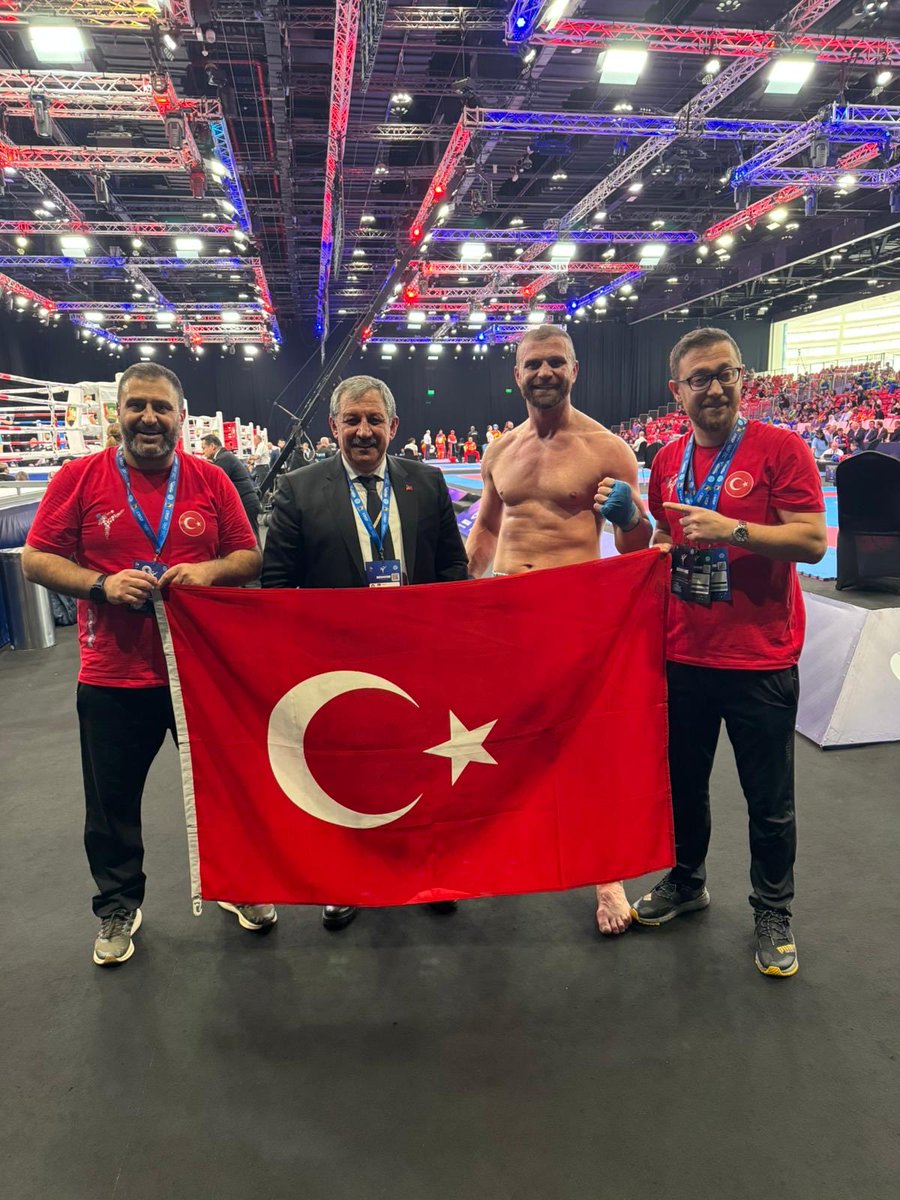 Birleşik Arap Emirlikleri’nde devam eden Dünya Büyükler Kick Boks  Şampiyonası’nda Sporcumuz  Kadir Yıldırım, Hırvat rakibini yenerek +91 Kg Low Kick Dünya Şampiyonu olmuştur.

<a href="/OA_BAK/">Dr. Osman Aşkın Bak</a>  <a href="/hamzayerlikaya/">Hamza Yerlikaya 🇹🇷</a> <a href="/gencliksporbak/">Gençlik ve Spor Bakanlığı 🇹🇷</a> <a href="/GSBsporgm/">Spor Hizmetleri Genel Müdürlüğü</a> <a href="/TeamTurkiye/">Team Türkiye</a> <a href="/trtsporyildiz/">TRT Spor Yıldız</a> <a href="/lutfullahgoktas/">Lutfullah Goktas</a>
