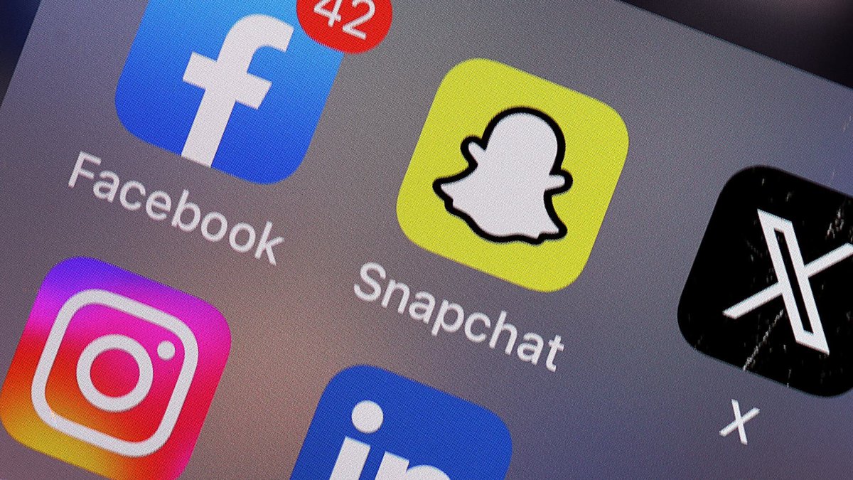 bfmbusiness's tweet image. &quot;On se rapproche de la définition d’une addiction&quot;: Six jeunes sur 10 jugent les réseaux sociaux nocifs mais ils assurent qu&apos;ils n&apos;arrivent pas à s&apos;en passer
l.bfmtv.com/eSyP