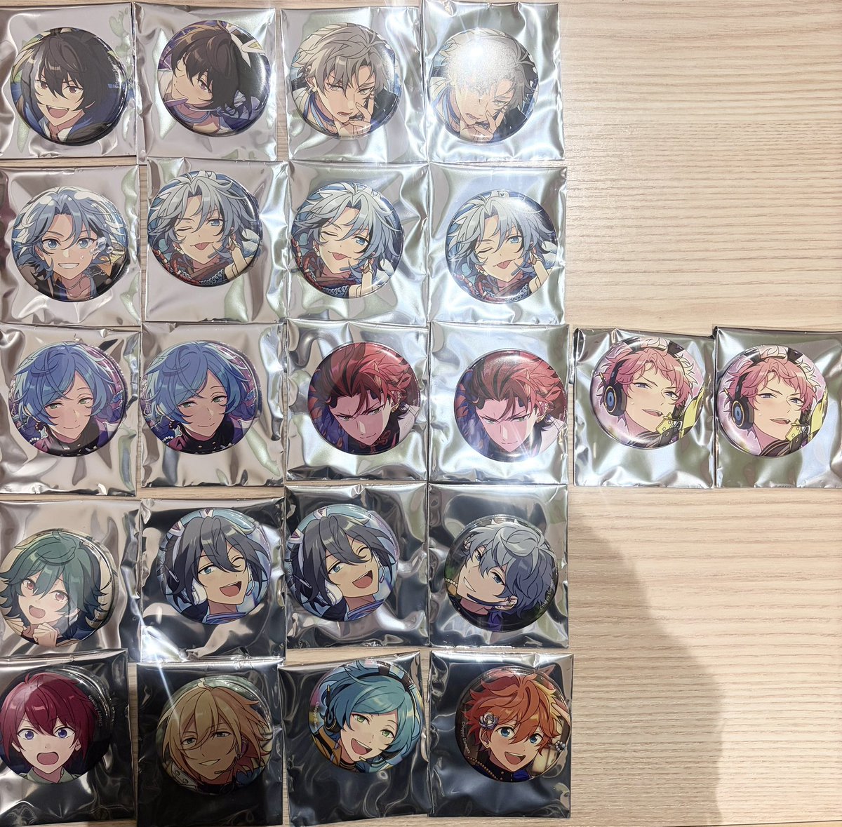 mayonya_luv's tweet image. 交換
あんスタ コレクション缶バッジ コレ缶 Aug idol casual

譲 凛月 晃牙 維吹 奏汰 紅郎 宗 ライカ ニキ 泉 司 英智 スバル

求 同種or異種 マヨイ

お声かけ被った場合下段含む方を優先致します
出先の為ID無し

お気軽にお声掛けください♣︎