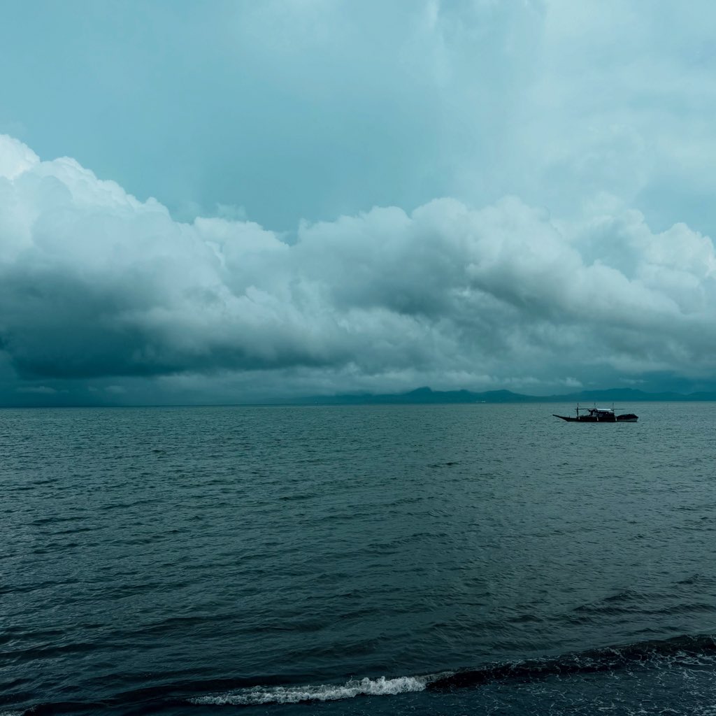 flipsilog's tweet image. Isang taga-Lungsod Quezon na nasa Lalawigan ng Quezon, tanaw ang bayan ng Quezon. #Quezon #whereintheworldisflip