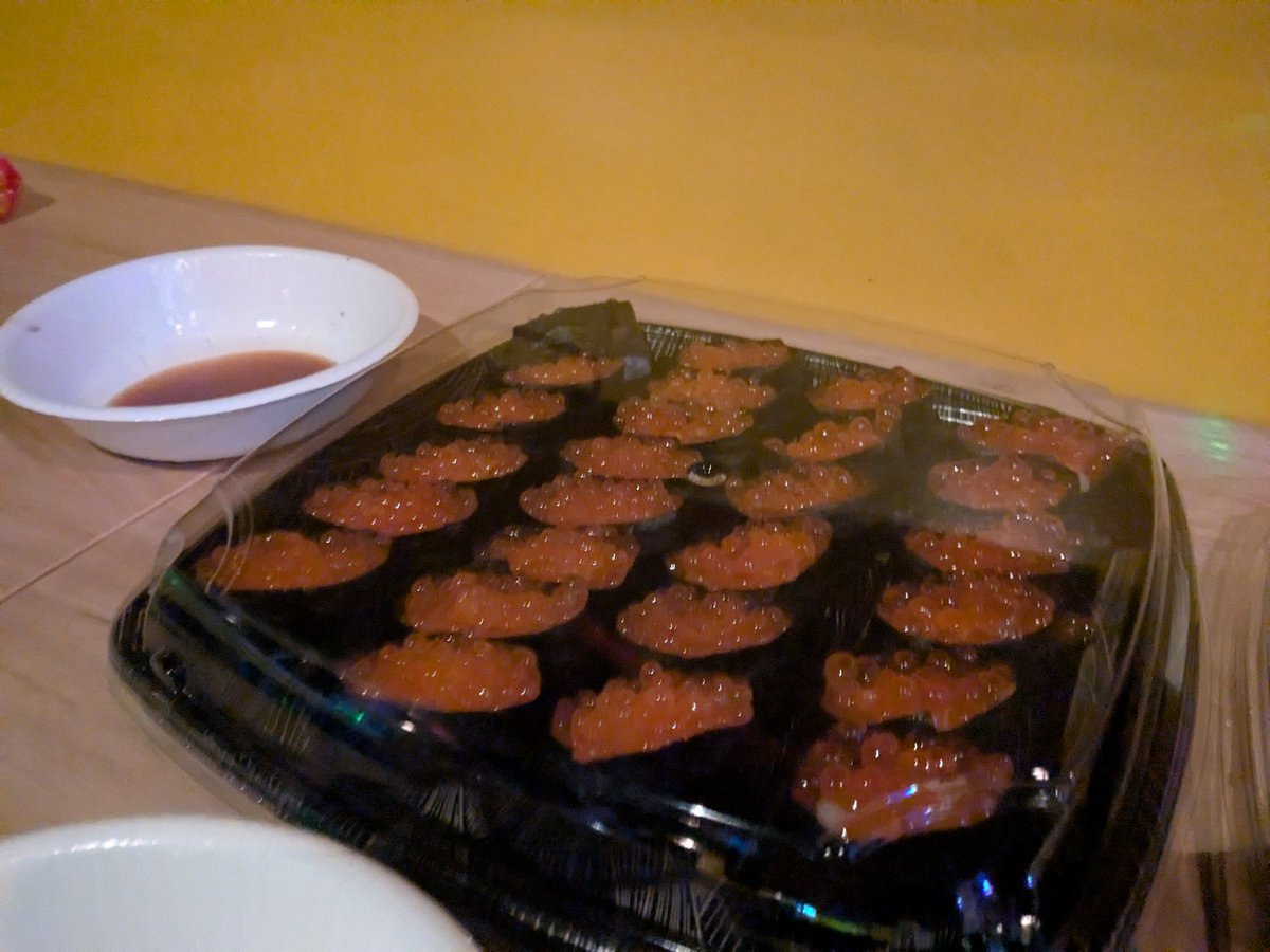 I_C_Ler's tweet image. もうすぐスタートです！！！
雷神に入ったら2Fのこちらの張り紙からお入りください〜
なんとフリーフードでいくら軍艦をご用意していますので食べてください！！！
#いくらうど