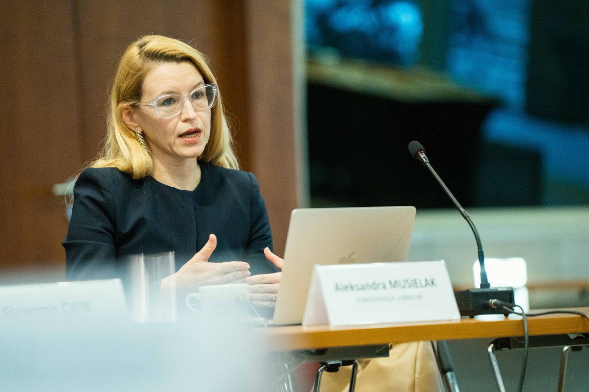 PolitykaInsight's tweet photo. Jak przeciwdziałać nielegalnym reklamom hazardu online?

Wspólnie z @totalizator_sp zorganizowaliśmy debatę w formule okrągłego stołu poświęconą czarnej strefie e-hazardu: o regulacjach, przeszkodach w egzekwowaniu prawa oraz możliwościach współpracy w walce z tym zjawiskiem. https://t.co/Vwb5kEp0Nt