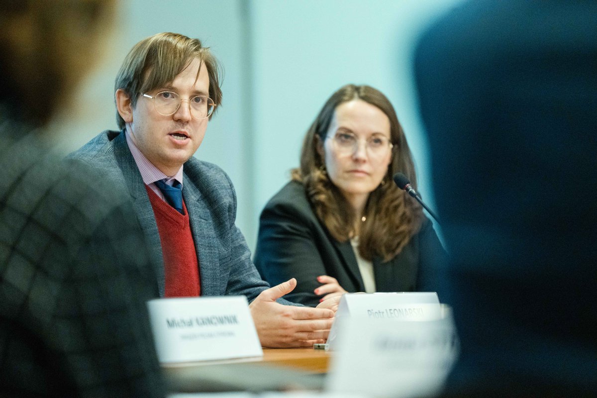 PolitykaInsight's tweet photo. Jak przeciwdziałać nielegalnym reklamom hazardu online?

Wspólnie z @totalizator_sp zorganizowaliśmy debatę w formule okrągłego stołu poświęconą czarnej strefie e-hazardu: o regulacjach, przeszkodach w egzekwowaniu prawa oraz możliwościach współpracy w walce z tym zjawiskiem. https://t.co/Vwb5kEp0Nt