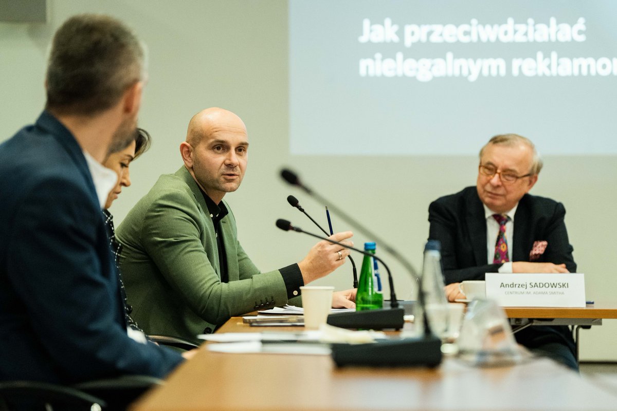 Jak przeciwdziałać nielegalnym reklamom hazardu online?

Wspólnie z <a href="/totalizator_sp/">Totalizator Sportowy</a> zorganizowaliśmy debatę w formule okrągłego stołu poświęconą czarnej strefie e-hazardu: o regulacjach, przeszkodach w egzekwowaniu prawa oraz możliwościach współpracy w walce z tym zjawiskiem.