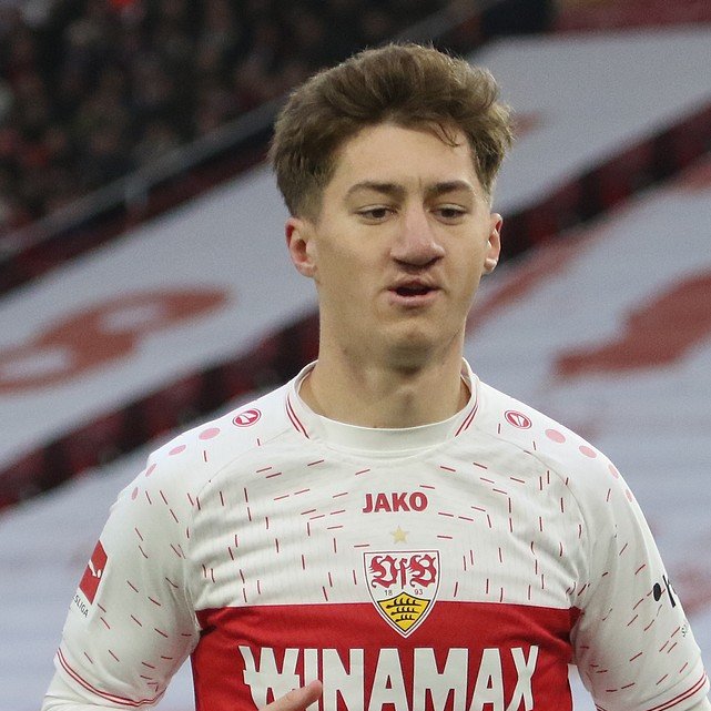 TouchlineX's tweet image. 😡🗣️ 𝗡𝗘𝗪: A VERY ANGRY Wesley Sneijer after Edvardsen mocked Angelo Stiller&apos;s nose.. 

&quot;He needs to walk to Frankfurt&apos;s dressing room RIGHT NOW and apologize. This is bullying! And we know what bullying can lead to, we have seen examples in life. This is very serious.&quot;

&quot;Go…