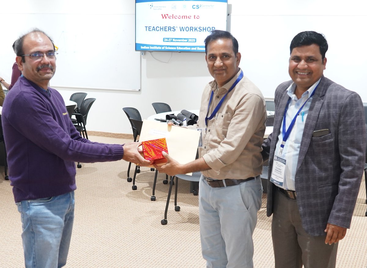 𝐕𝐢𝐠𝐲𝐚𝐧 𝐏𝐫𝐚𝐭𝐢𝐛𝐡𝐚 𝐓𝐞𝐚𝐜𝐡𝐞𝐫𝐬 𝐖𝐨𝐫𝐤𝐬𝐡𝐨𝐩 2025 𝐚𝐭 𝐈𝐈𝐒𝐄𝐑 𝐁𝐡𝐨𝐩𝐚𝐥

We were delighted to host 50 enthusiastic teachers from JNV, KV, and AECS schools across Madhya Pradesh and Rajasthan at IISER Bhopal for the second spell of the Vigyan Pratibha
