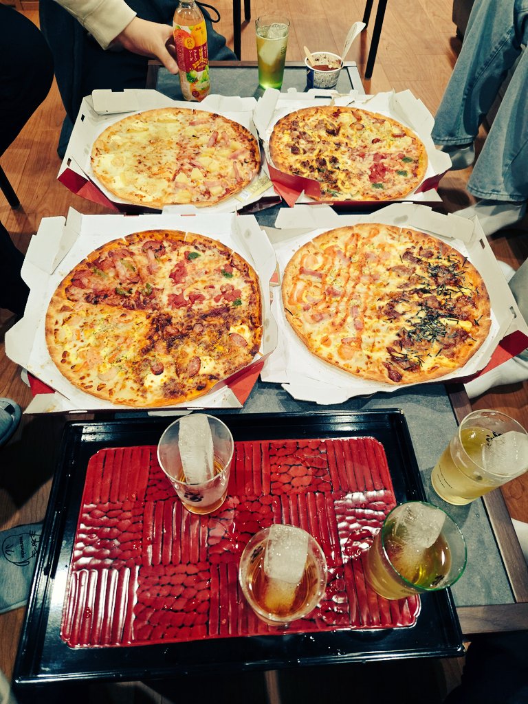かんぱーい！🥃✨🥃
日中韓三者ピザパ🍕
