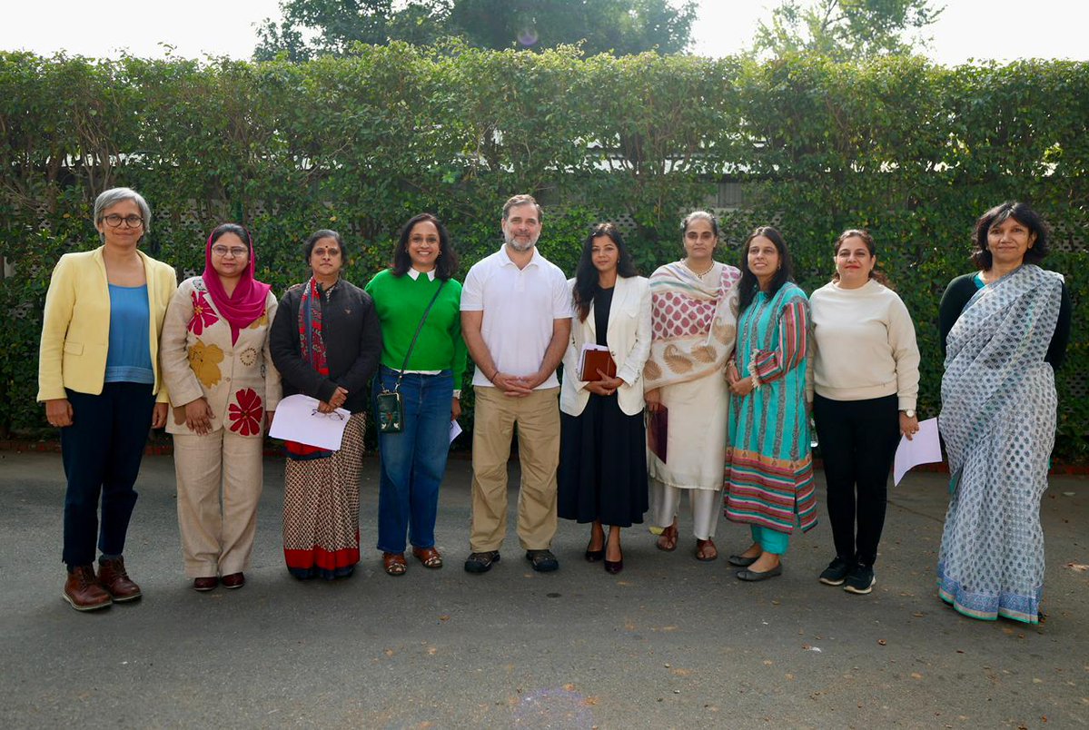 LoP Shri <a href="/RahulGandhi/">Rahul Gandhi</a> interacted with anxious mothers who shared how their children are struggling to breathe in toxic air.

While India’s kids fight for every breath, the BJP government looks the other way — no urgency, no plan, no accountability.

📍New Delhi
