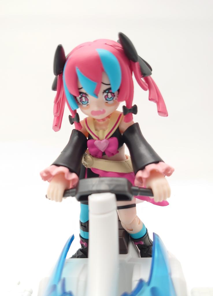 ＃リンクトラベラーズ キャラセレ02検証⑥
キルケー＆ケトス(強化装備)
＋副団長娘フェイスパーツ

これも食玩版のカラバリで大差が……
って、キルケーに仮称チェーンアンカーまで同梱されてるんですか！？
クローはわかってましたけど、こちらまで付属なんて……
これ、実は相当お得なのでは……？