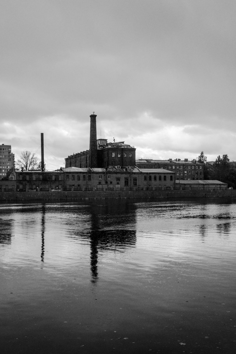 St.Petersburg,Russia
11/2025
#streetphotography
#blackandwhitephotography 
#cityscape 
#fujifilm