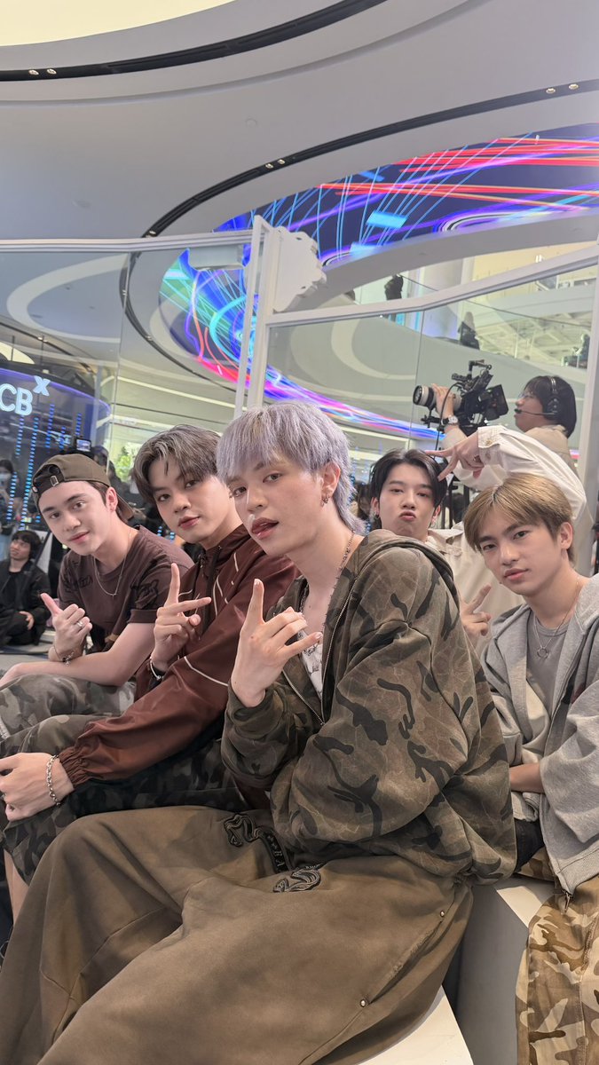 HOWLS_OFFICIAL's tweet image. มาแล้วค้าบบ

🔴 LIVE
youtube.com/live/8XE9QSj90…

vt.tiktok.com/ZSHTyuSckLxa9-…

#ThailandMusicCountdown #TMC2025 
#TMCLIVEXHOWLS #HOWLS_TH #HOWLS_NO2 
#MC999