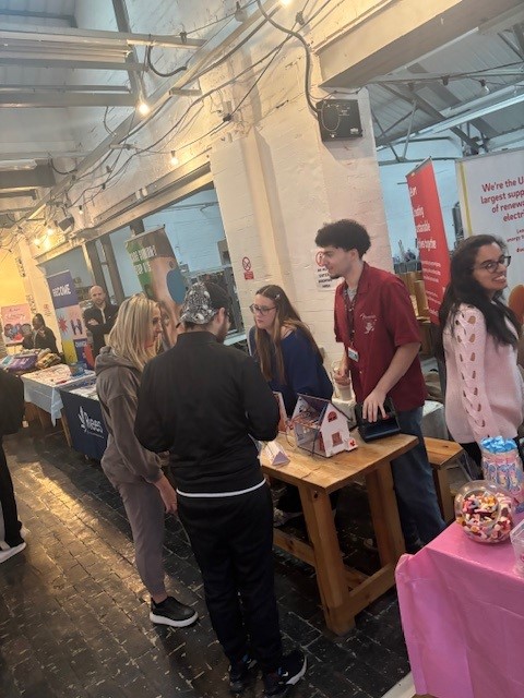 eonenergyuk's tweet image. Celebrating Coventry’s Care Leavers 🌟 250 young achievers recognised, with hands-on experiences thanks to E.ON &amp;amp; Coventry City Council’s energy partnership. Together, we’re building a greener, fairer future. 
More at gloo.to/Ff2X
#Coventry #NetZero