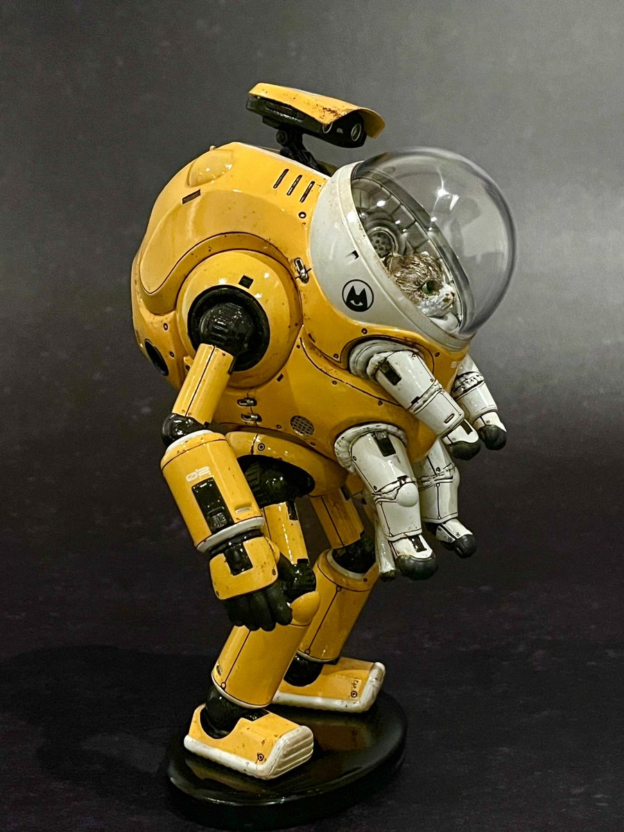 lichico's tweet image. 人や動物ばかり作っていたので初ロボット。
色で迷い、ダメージの加減で迷い、にゃんこの模様で迷い、時間はかかったけどお気に入りになりました。にゃんこはうちの子の模様にしました🐱
可愛い原型ありがとうございます✨楽しかったです！

BC-1   type C
原型　さいぞう様（@Soheiheihei ）