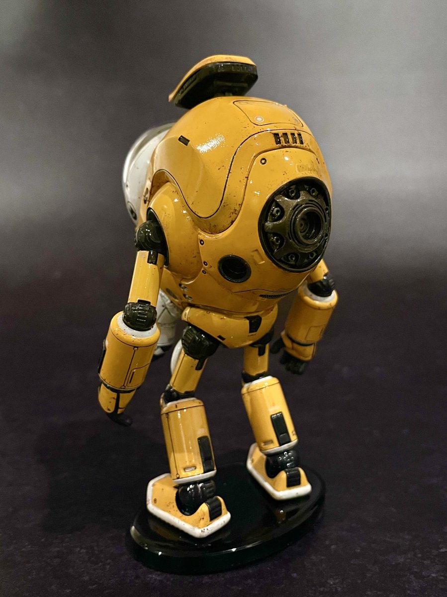 lichico's tweet image. 人や動物ばかり作っていたので初ロボット。
色で迷い、ダメージの加減で迷い、にゃんこの模様で迷い、時間はかかったけどお気に入りになりました。にゃんこはうちの子の模様にしました🐱
可愛い原型ありがとうございます✨楽しかったです！

BC-1   type C
原型　さいぞう様（@Soheiheihei ）