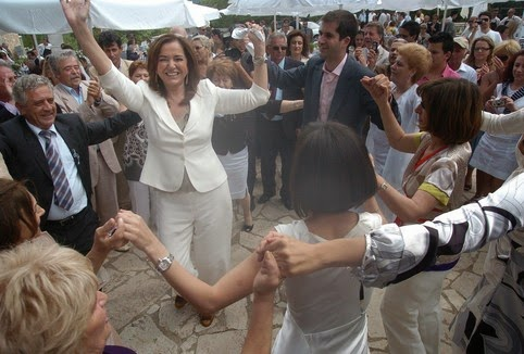 <a href="/2PAzkjh6oFRW77D/">Μαντάμ Πατσουλί</a> Δείτε εδώ μια θλιμμένη χήρα με τα ορφανά 👇