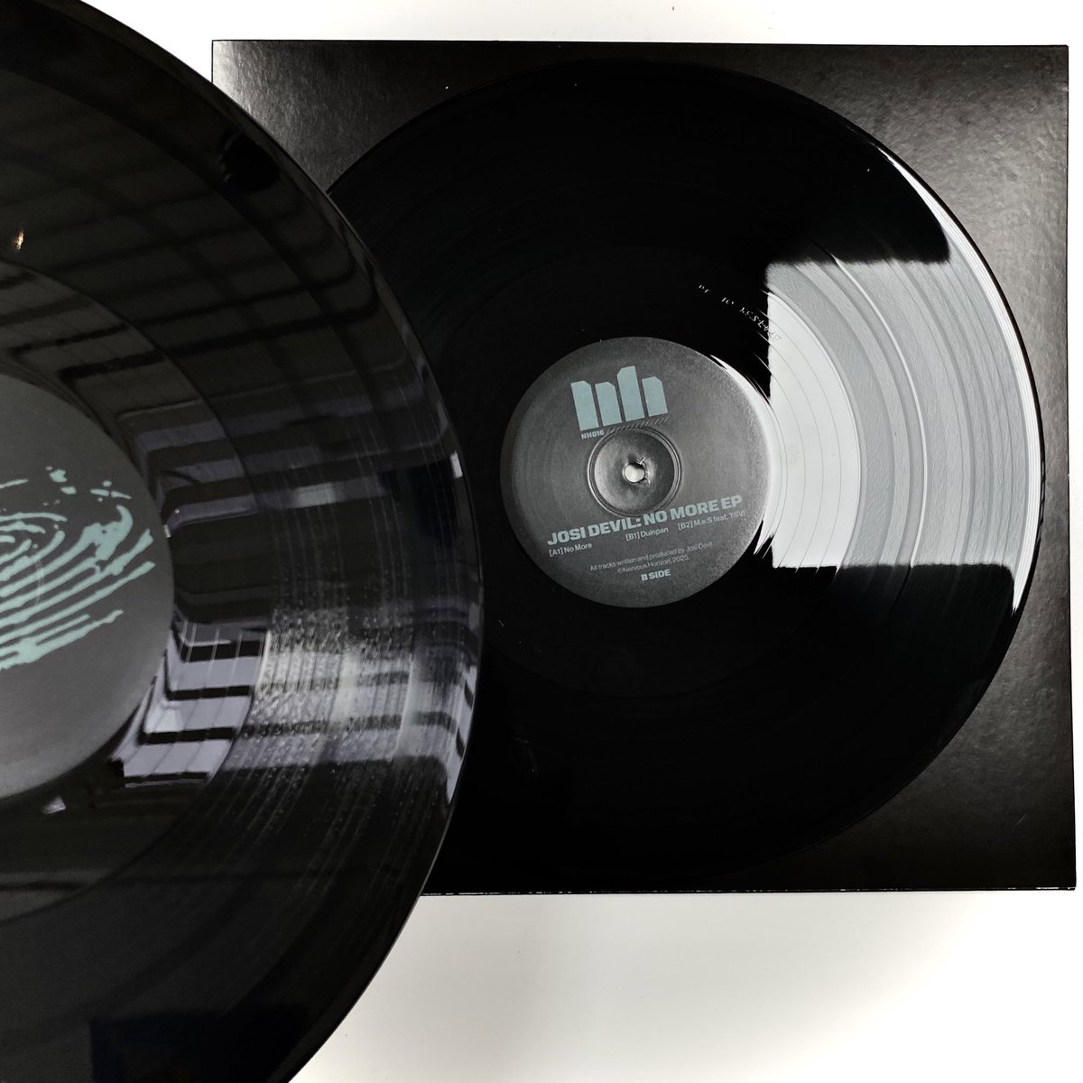 Nervous Horizon tweet media