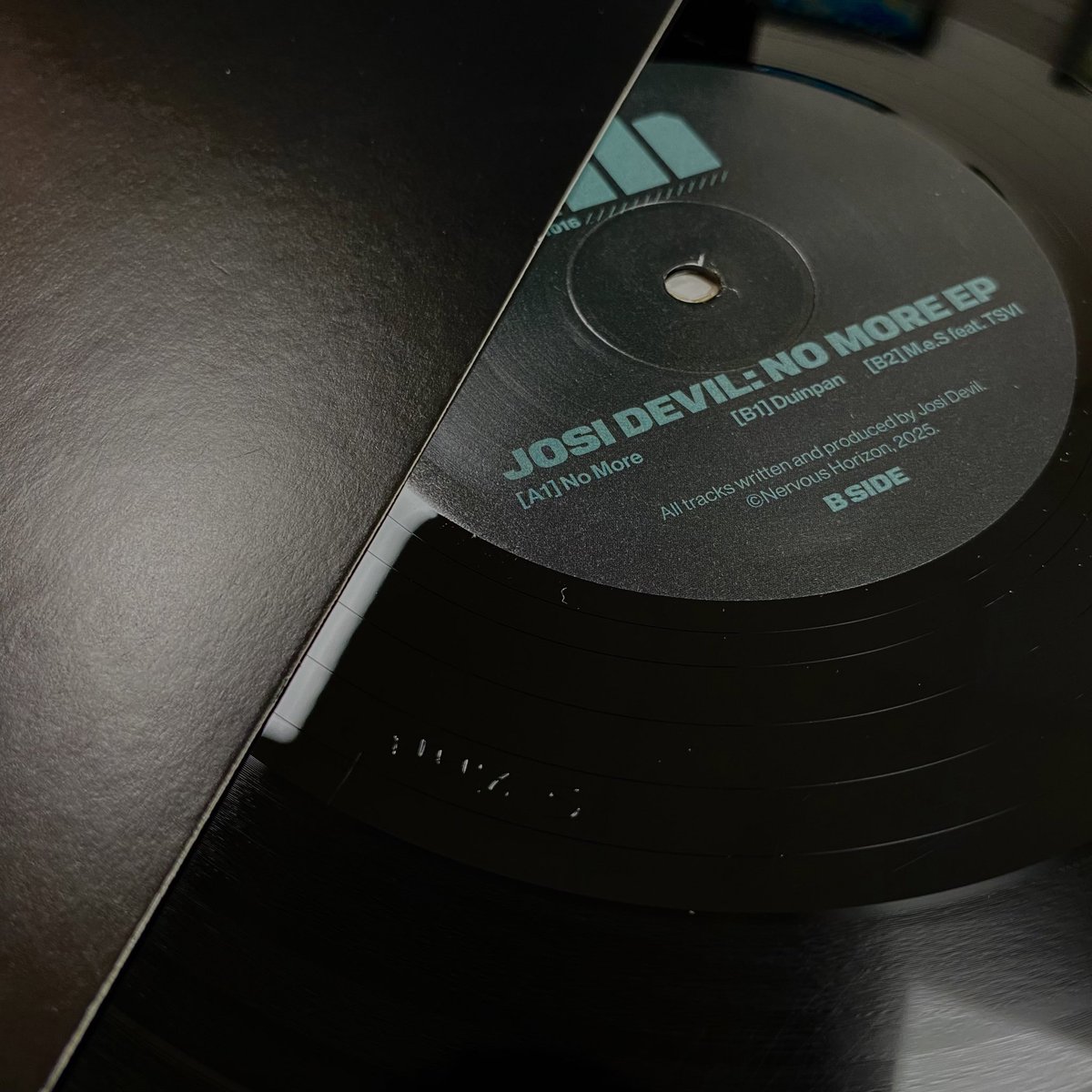 Nervous Horizon tweet media