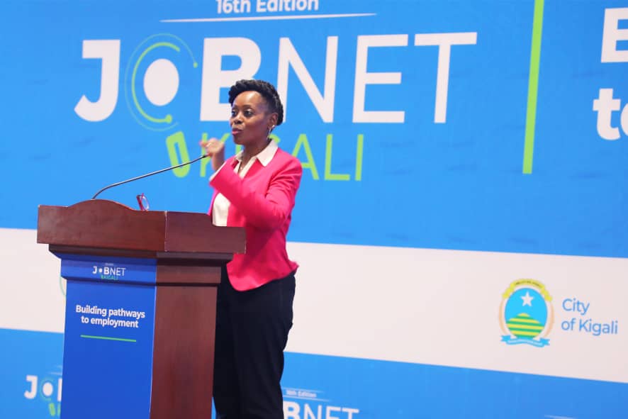 RwandaLabour's tweet image. Ku wa Kane, tariki ya 27 Ugushyingo 2025, Minisitiri @CNkulikiyinka yitabiriye igikorwa cyo gusoza #Jobnet. Yavuze ko iyi jobnet ibaye ku nshuro ya 16 ari ihuriro ry'amahirwe n'ubumenyi. 
Mu butumwa yatanze, yakanguriye abashaka akazi kudacika intege, gukomeza kwitabira gahunda