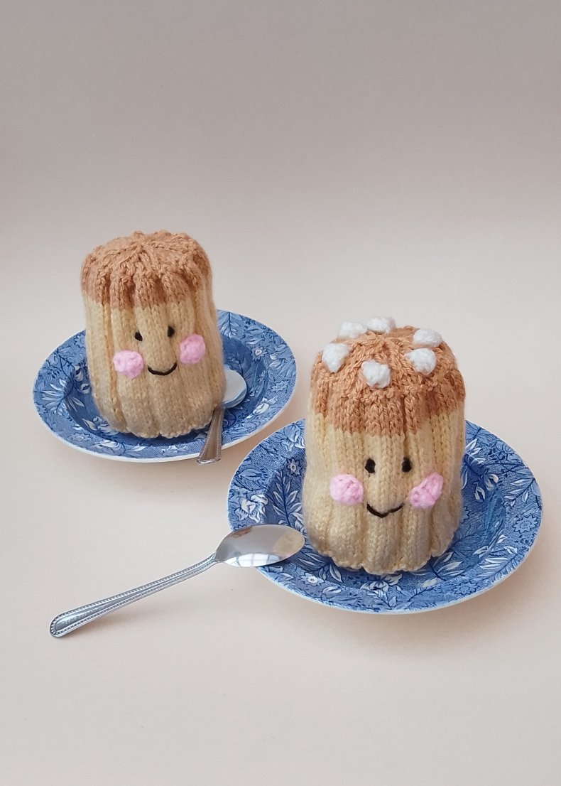 🍮💕 Sweet stitches for sweethearts — the Mr &amp; Mrs Crème Caramel Tea Cosy knitting pattern is a deliciously fun project for couples &amp; play food lovers alike!
 teacosyfolk.co.uk/mr-&-mrs-cr%C3…
#KnittingPattern #Handmade #Crafts #KnittingCommunity #Knittersofinstagram #TextileArt #Knitting