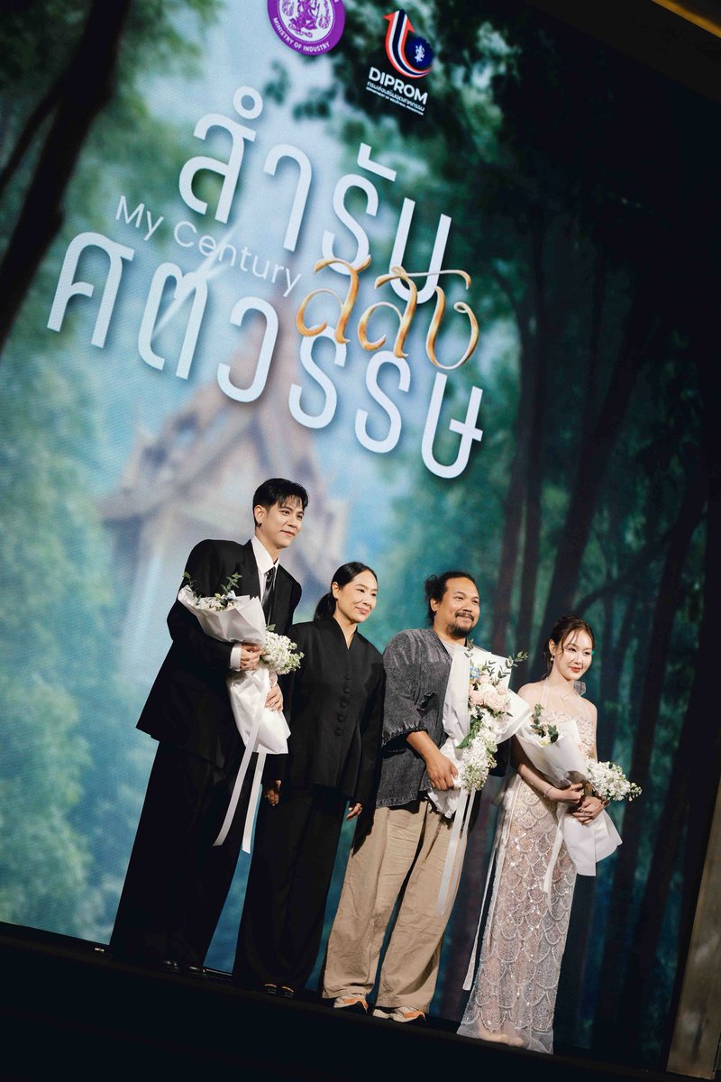 tb_entofficial's tweet image. ภาพบรรยากาศ พอร์ช ศรัณย์ ร่วมงาน Gala Premiere ภาพยนตร์ “สำรับสลับศตวรรษ“ (𝗠𝘆 𝗖𝗲𝗻𝘁𝘂𝗿𝘆) เรื่องราวที่จะพาผู้ชมสัมผัสเสน่ห์อาหารไทย

เสน่ห์อาหารไทย...ความภูมิใจสู่ครัวโลก
#DIPROM 
#สำรับสลับศตวรรษMyCentury
#อาหารไทยความภูมิใจสู่ครัวโลก #porshesaran #พอร์ชศรัณย์