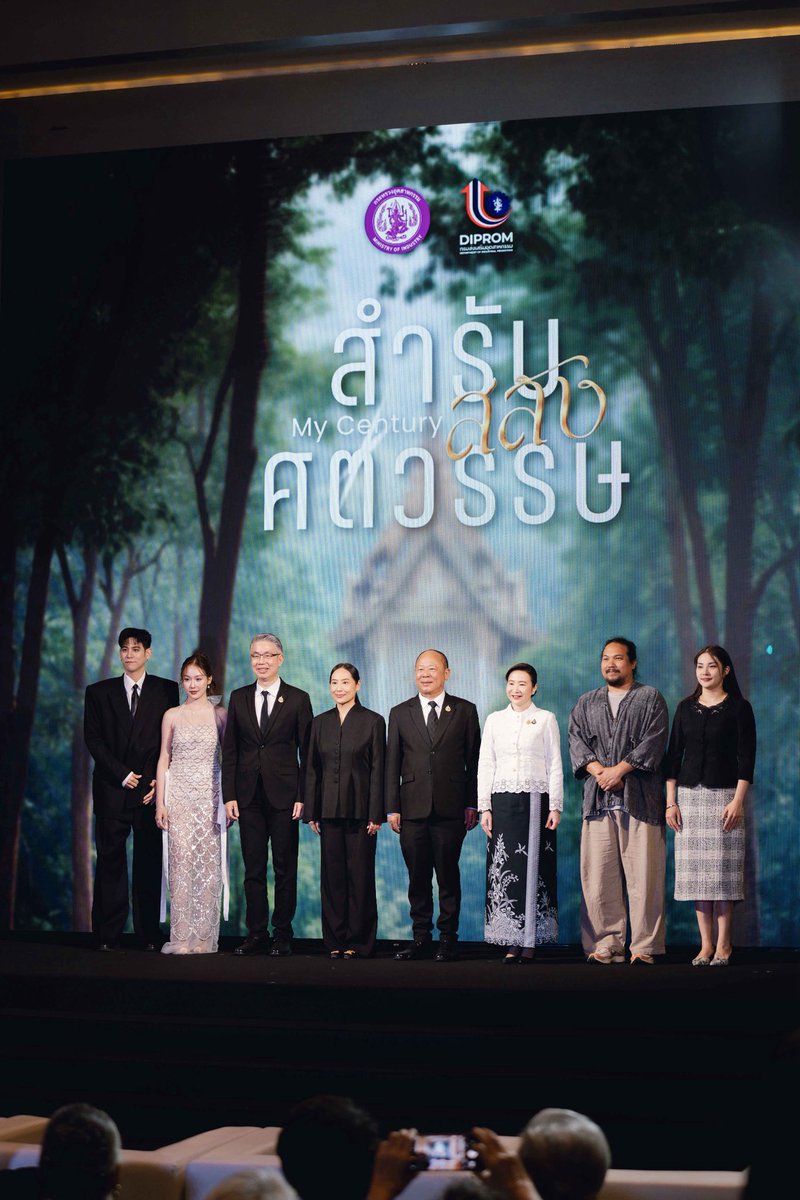 tb_entofficial's tweet image. ภาพบรรยากาศ พอร์ช ศรัณย์ ร่วมงาน Gala Premiere ภาพยนตร์ “สำรับสลับศตวรรษ“ (𝗠𝘆 𝗖𝗲𝗻𝘁𝘂𝗿𝘆) เรื่องราวที่จะพาผู้ชมสัมผัสเสน่ห์อาหารไทย

เสน่ห์อาหารไทย...ความภูมิใจสู่ครัวโลก
#DIPROM 
#สำรับสลับศตวรรษMyCentury
#อาหารไทยความภูมิใจสู่ครัวโลก #porshesaran #พอร์ชศรัณย์